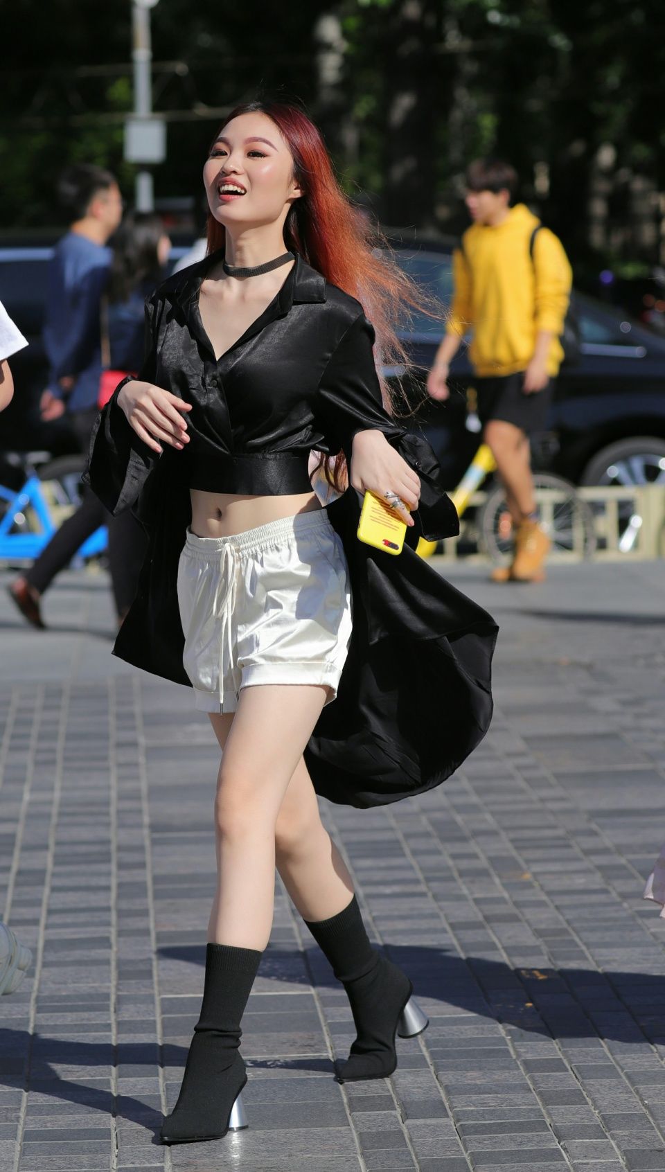 去三里屯是种瘾，去过一次还想第二、三次……因为这里出美女