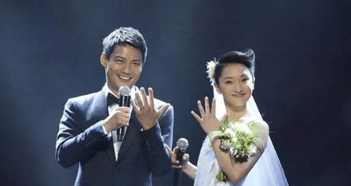 真的假的？ 周迅与老公疑似已领离婚证 与窦靖童关系亲密不简单..