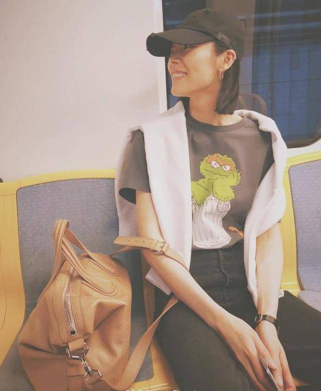 这个夏天，明星的衣时尚又平价~高圆圆、倪妮的都不到100块