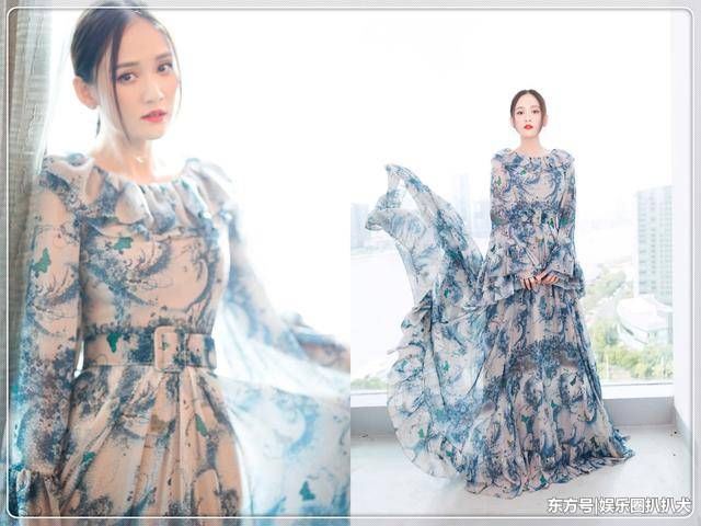 陈乔恩穿印花连衣裙嫩出新高度，38岁美成18岁，连气质都变了