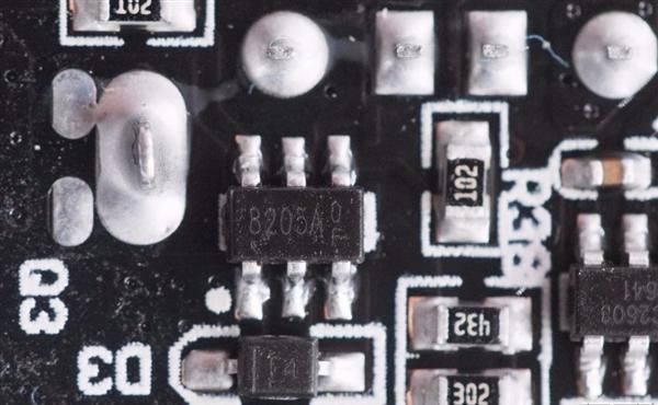 云星电子|三口USB+27瓦快充 米家插线板拆解:用料精细