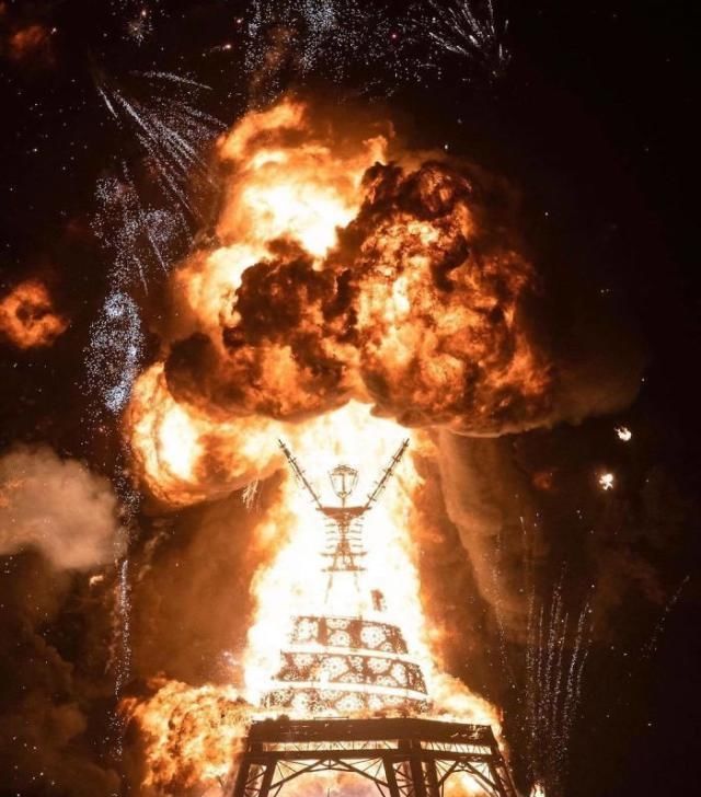 每年的这个时候，美国有一片沙漠就会变成世界上最离奇的地方