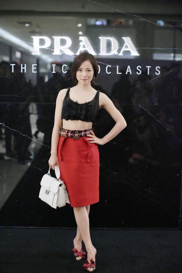 人美不如鞋子美，那英不惧高温穿长靴，景甜再美，鞋子穿错也尴尬