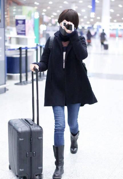 袁泉一脸素颜现身机场，网友:真实脸，不嫌弃，美出新高度!