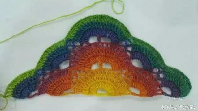 钩针编织教程图解 网红经典段染色三角形钩针披肩围巾大全 美极了