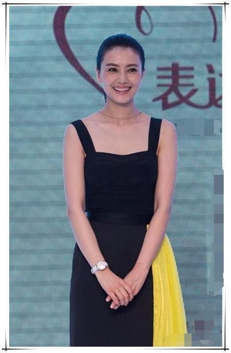 看了张钧宁的吊带裙，再看高圆圆，特想问赵又廷一句:后悔过吗?