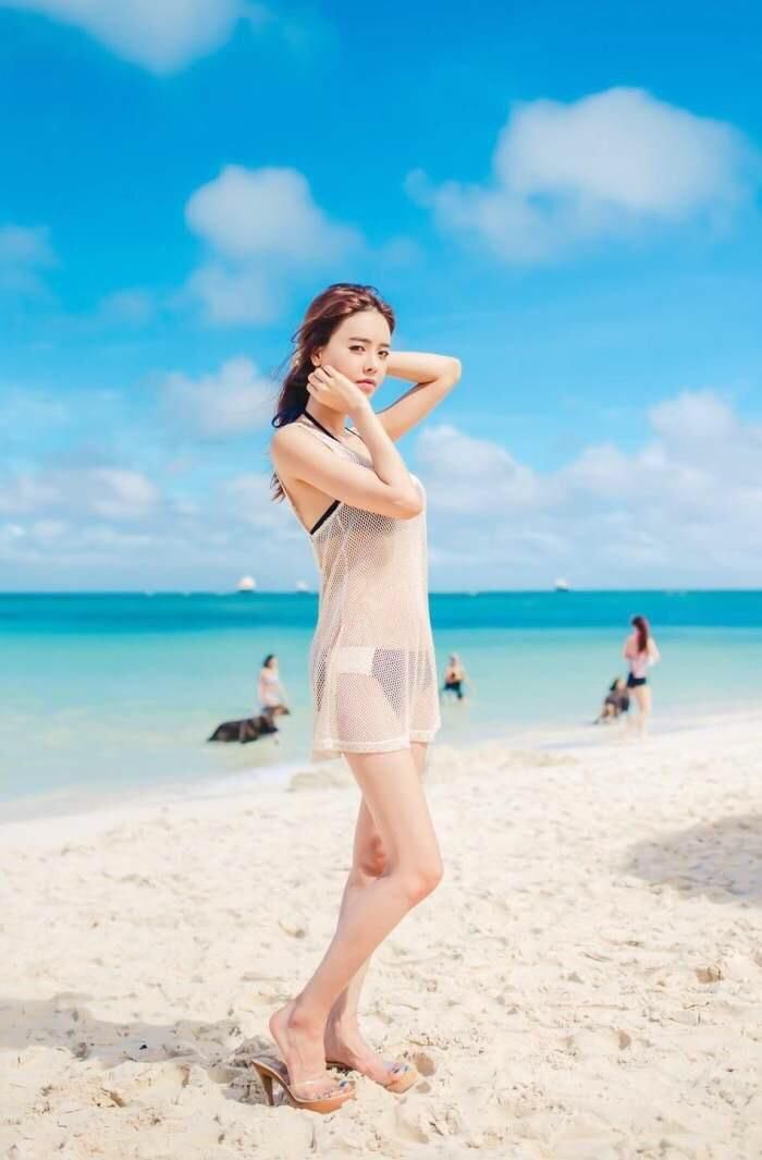 武汉街拍:小姐姐穿着大胆下半身一个比一个穿的短，堪比生育机器