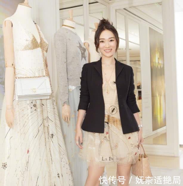 霍思燕真有创意，竟把一双“芭蕾舞鞋”改良，穿出逆天白鹤腿！