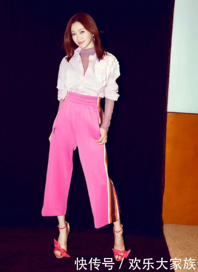 秦岚这腰都快细成电线杆了!难怪穿健身服都比我们这些普通人惊艳