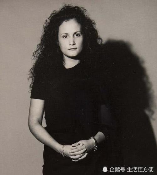 英国女子40年没笑过，称比任何护肤品都管用，只为了永葆青春？