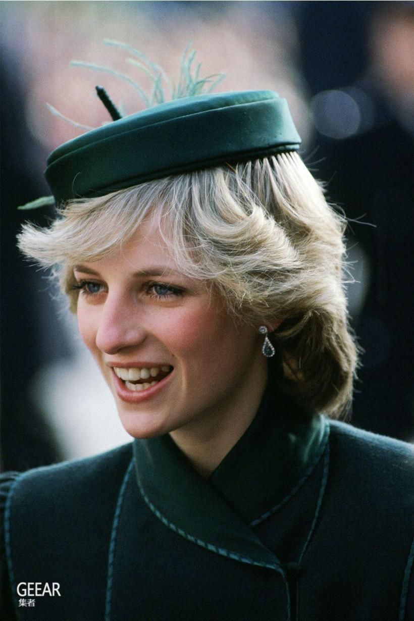 皇室人员的专属帽子戏法:32张照片回顾戴安娜王妃经典帽子造型!