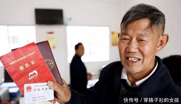  费用：村干部收新农合费用，明明没有涨多少钱，农民怎么不想交