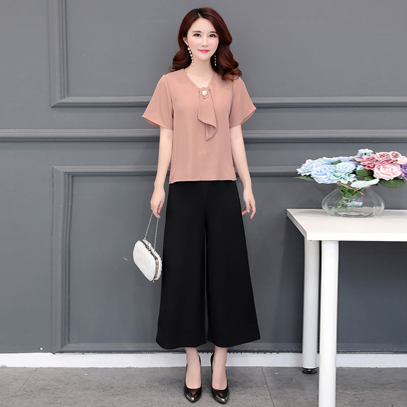 70后别老穿裙子，太土!试试这种阔腿裤套装，时髦洋气美到飞