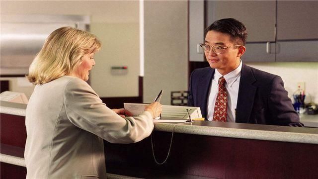 如果在银行存的定期存款到期了没取出来，还会不会产生利息呢?