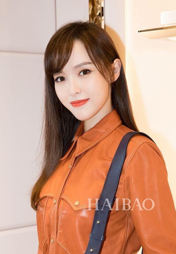 种草| 为什么西柚色口红让我黑了三度，蔡依林倪妮却能白成这样!