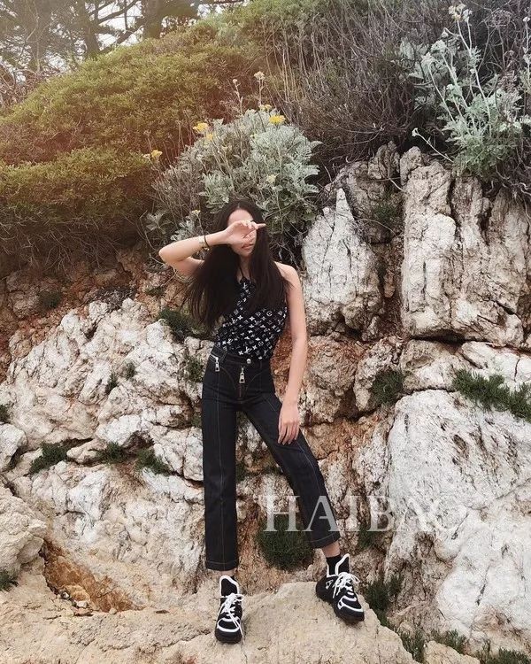 小个子夏日穿搭特辑!身高不足160cm的她们,怎么穿才能显高又时髦