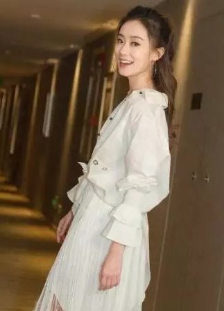 当140斤贾玲和90斤的张小斐同穿裙子，网友:看完瞬间不想减肥了