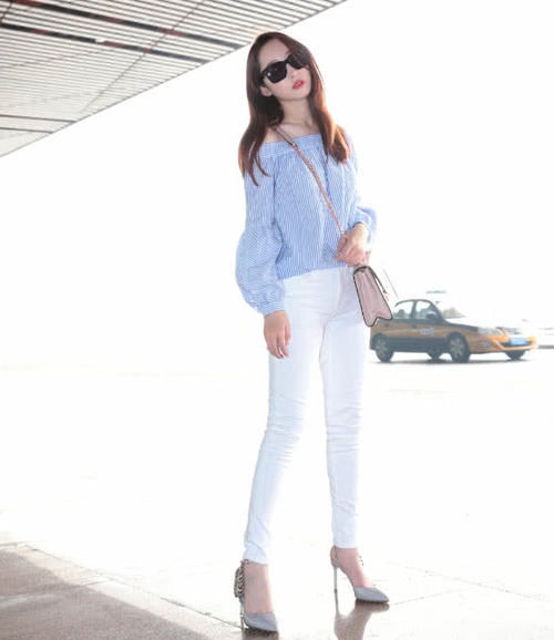 蒋梦婕也太拼了，为上演性感暴击穿超短裤，网友：不勒吗？