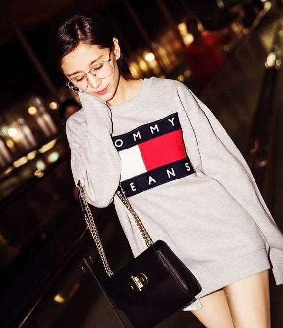 王子文太会穿了！下半身消失的穿法显腿长，网友：看着就像一米七