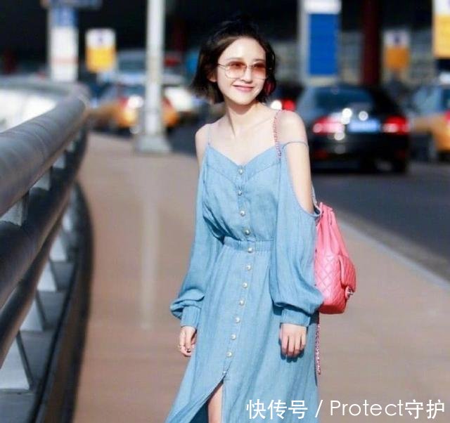 唐艺昕太会穿！用12颗“珍珠”来秀腿，既显白又若隐若现！