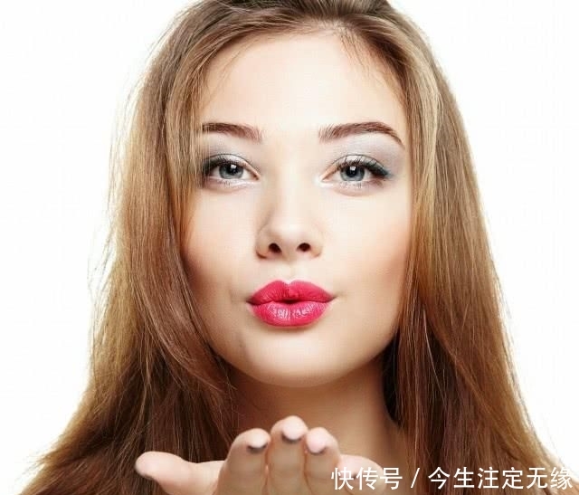 『分泌』头发多油必须每天洗头吗 或许你做不对