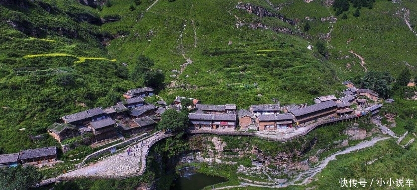 建在500米绝壁上的村子，上百年来悬空不倒，专家都感叹建筑技巧