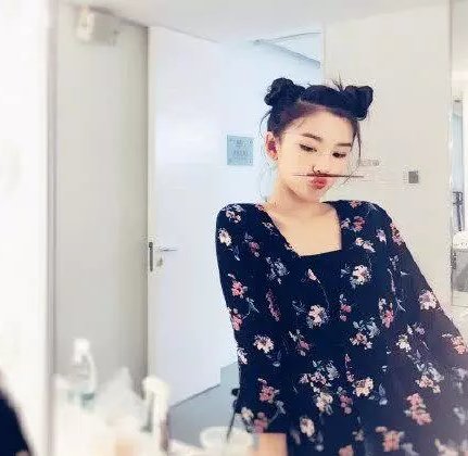 35岁王鸥和20岁宋祖儿同扎哪吒头，网友:真嫩和装嫩的差距!