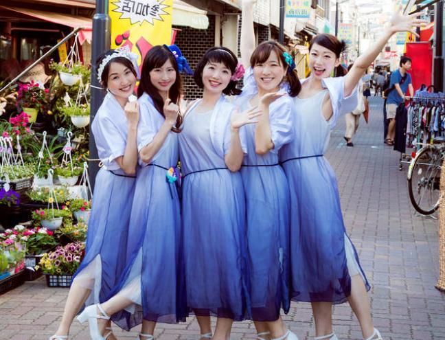  『家庭主妇』更年期PK青春期！45岁老阿姨成功打入女团圈，家庭主妇变豪华锦鲤