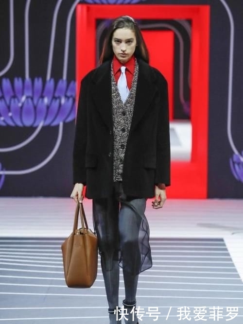 『时装周』2020秋冬时装周:玩转性别印象,Prada展现女性的强大力量