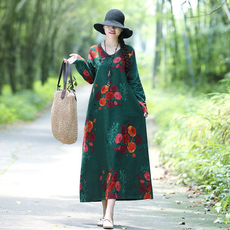 婆婆52岁，嫩的像30岁?只因穿了“棉麻秋裙”，村里人见人夸