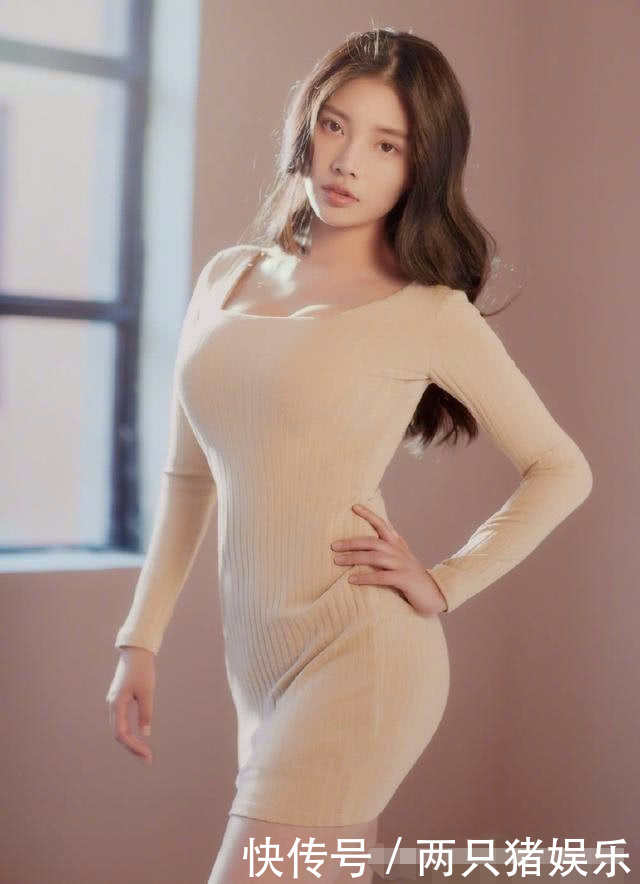 同是红裙套雨衣，当徐冬冬撞上秦岚，终于知道地摊和高级的区别！