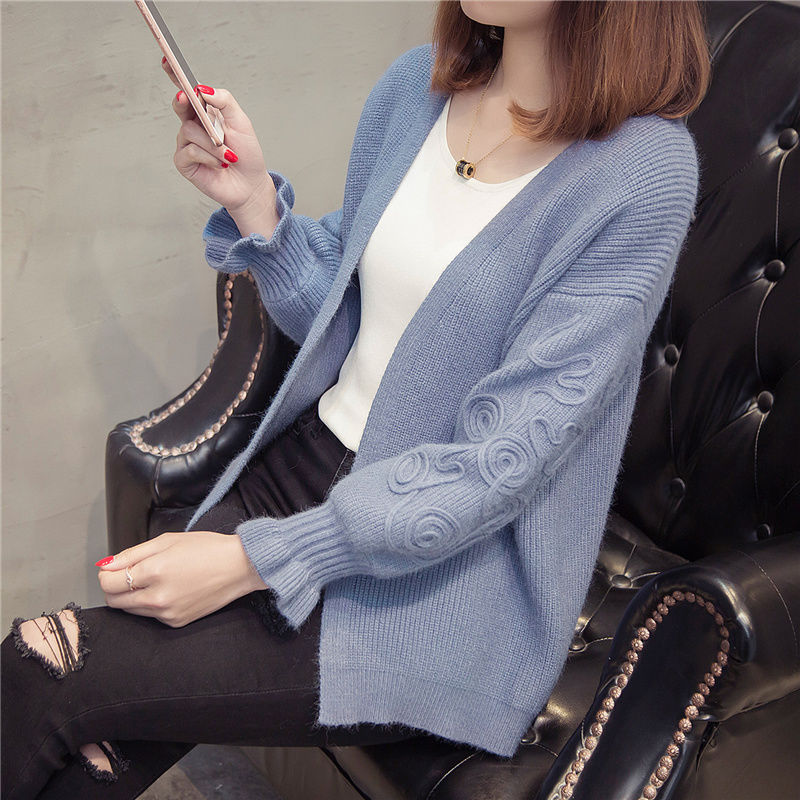 悄悄告诉，今秋娃娃衫又火了!看下面这样穿:气质出众，美到窒息