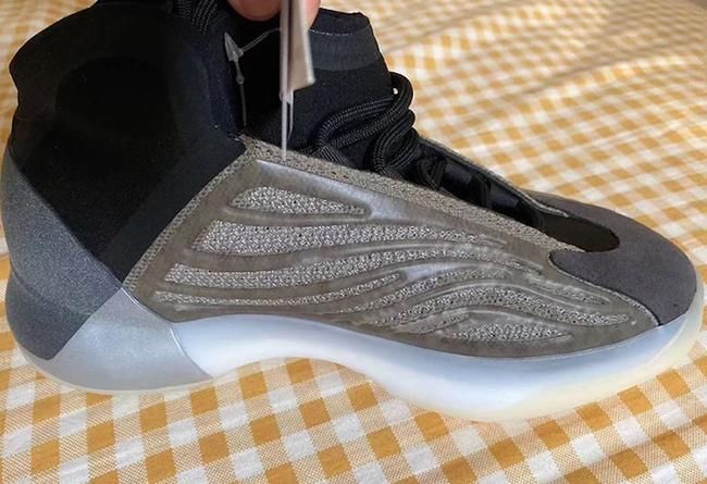  『实物』Yeezy 篮球鞋全新配色实物首次曝光！还有满天星效果