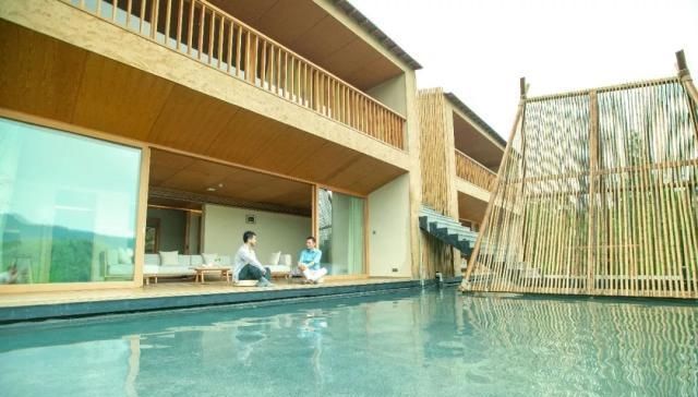 他在浙江大山里租6间房,花1500万装修,被村民嫌:太普通