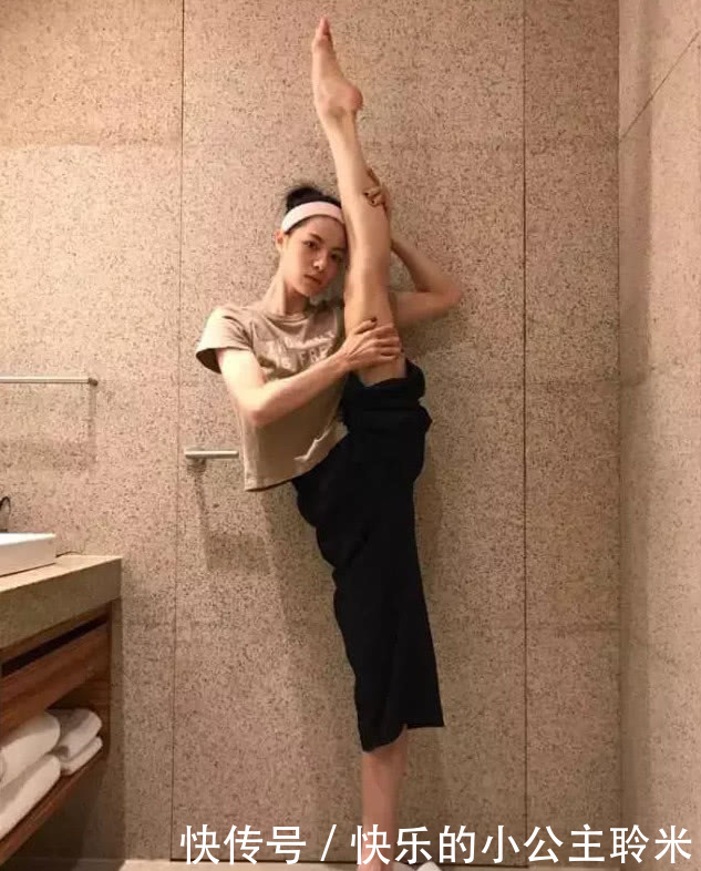 当钟楚曦与林允同穿吊带衫，才知道健身瘦和节食瘦的差距有多大