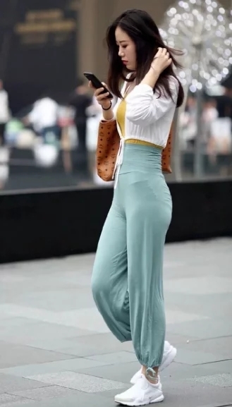 个性|拍:个性前卫的美女,尽情绽放女人魅力