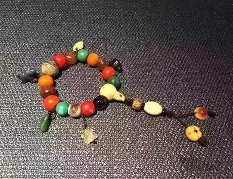 玩说   最辣眼睛文玩搭配全在这儿了！附正面教材！