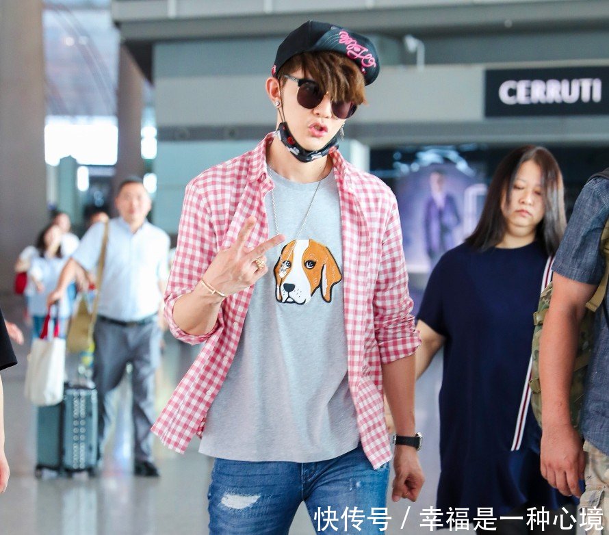 汪东城这时尚感绝了！脚上的鞋不仅有“味道”，还丑出了新高度