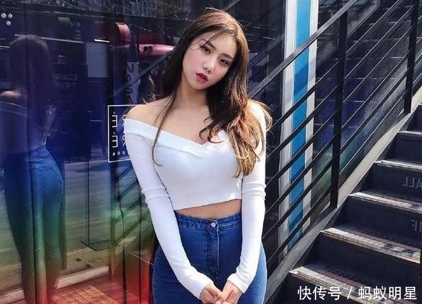  『小蛮』光彩照人的牛仔裤美女，穿出迷人小蛮腰！