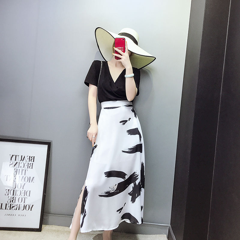 45岁老板娘从来不穿裙子，身上的套装够洋气，藏不住的女神魅力