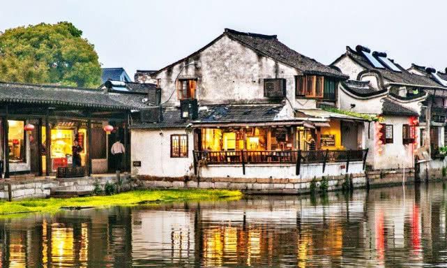 浙江最“奇怪”景区，白天门票要100以上，到晚上却不收门票