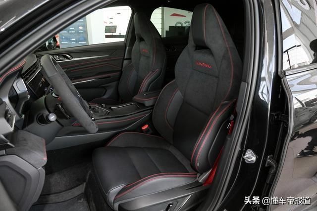  [比普通版车]想要不一定能买到，6.7秒“破百”，静态体验领克05时间限量版