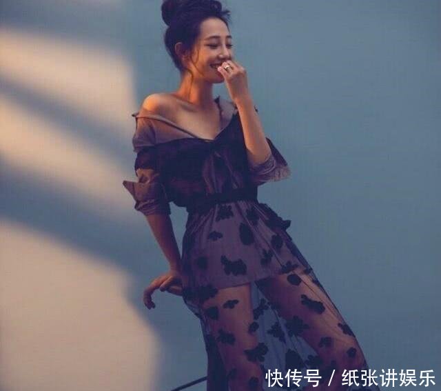 白百何穿蓝色牛仔裤, 下半身胖到让人挪不开眼, 网友: 太敢穿了!