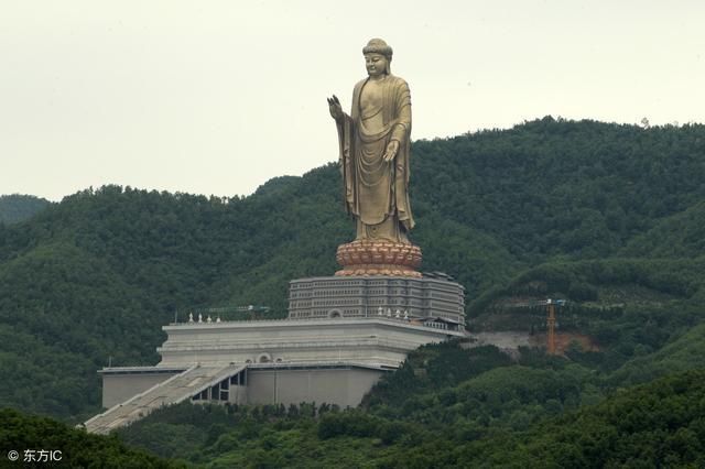 河南108公斤黄金造108米大佛，门票120，游客:唉，真心拜不起!