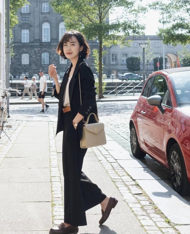  [专属]春季优雅的“知性风”显瘦穿搭，衬衣+高腰裤，打造你的专属美