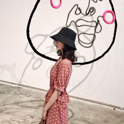 要会“聊”，更要会“撩”，撩人裙露肩露背露小腿，你不撩谁撩?