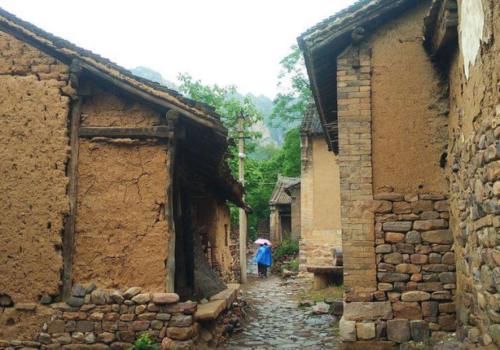河南最原始的古村，距今已有千年历史，被誉为深山小迷宫