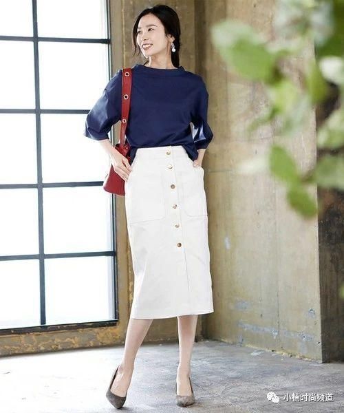 夏天就用白色系丹宁短裙打造成熟利落及休闲清爽穿搭！