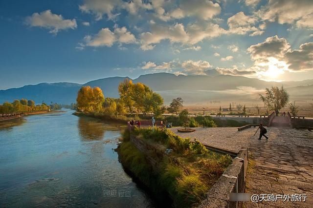 大理的这座古镇,被誉为30年前的丽江,名气不小,但路远人少