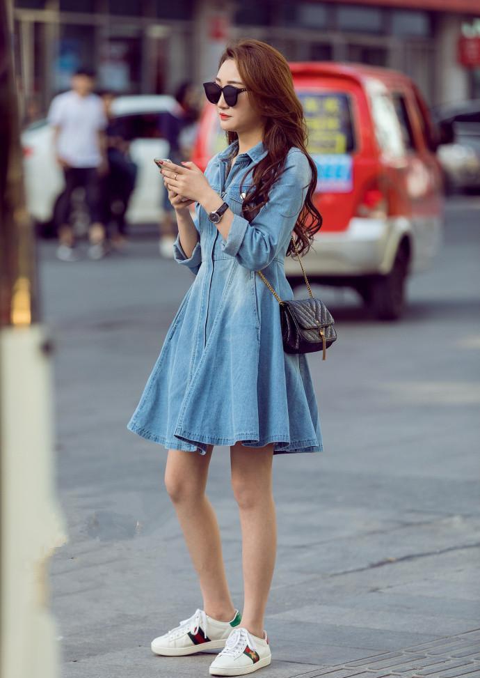 街拍： 图5美女有气质还别有韵味,网友： 想和她交往做朋友